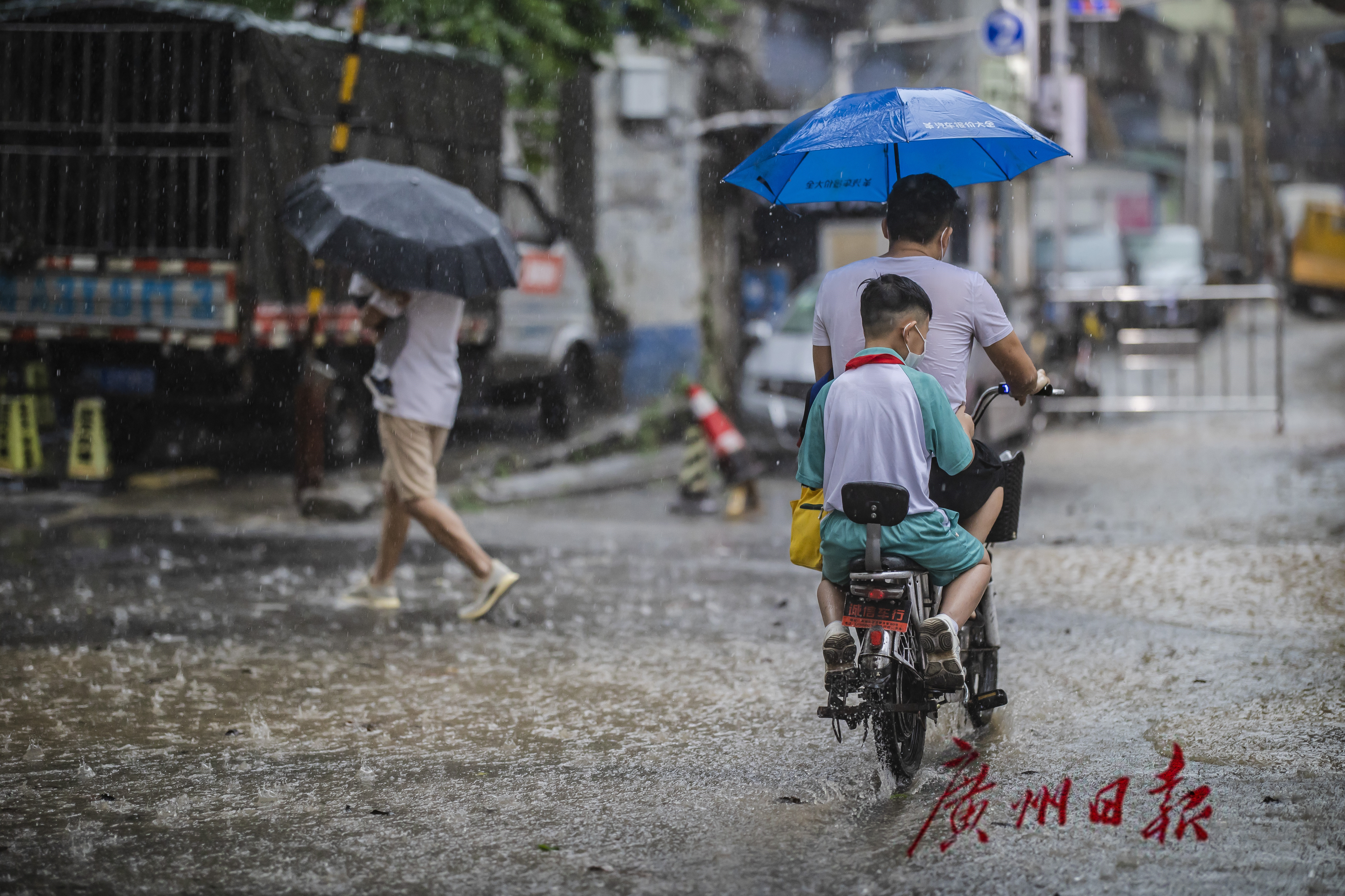 今天白天,廣州多雲轉大雨到暴雨,8時至17時,海珠區南洲街錄得市區最大