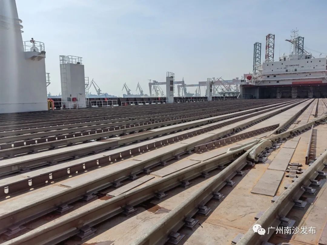 第二层甲板火车轨道