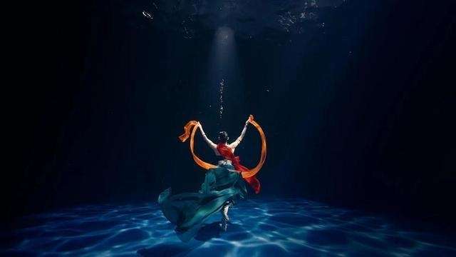 快评| 戳中"美点"的缘何是"水下洛神"