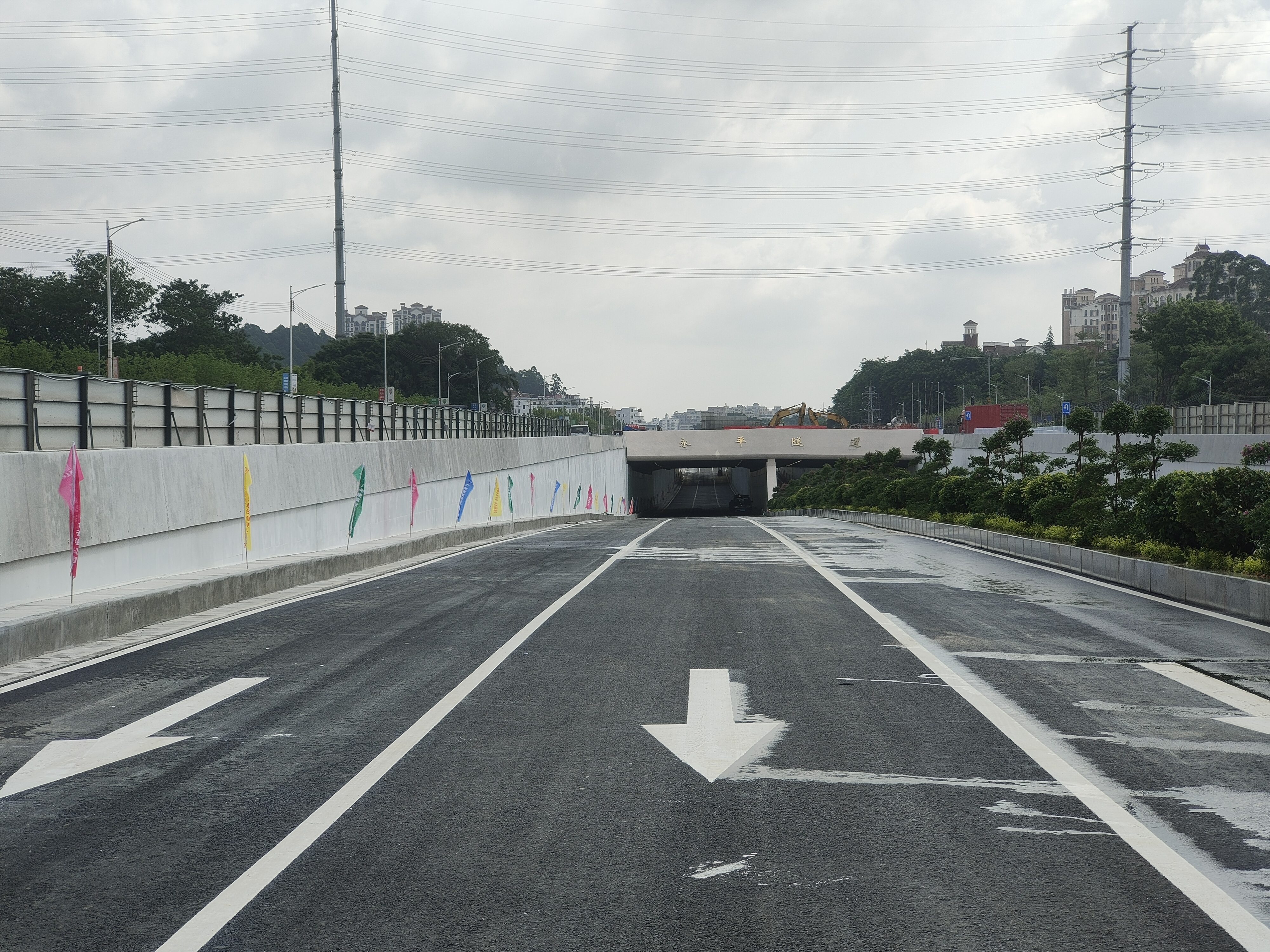 "白云区住房建设和交通局公路管理科相关负责人告诉记者,"如果从白云