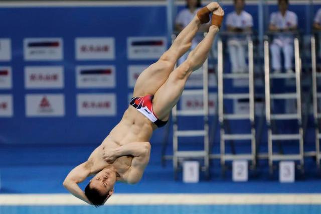男跳水运动员包大图片