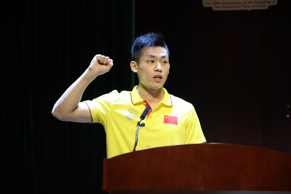 运动员代表宣誓.通讯员供图