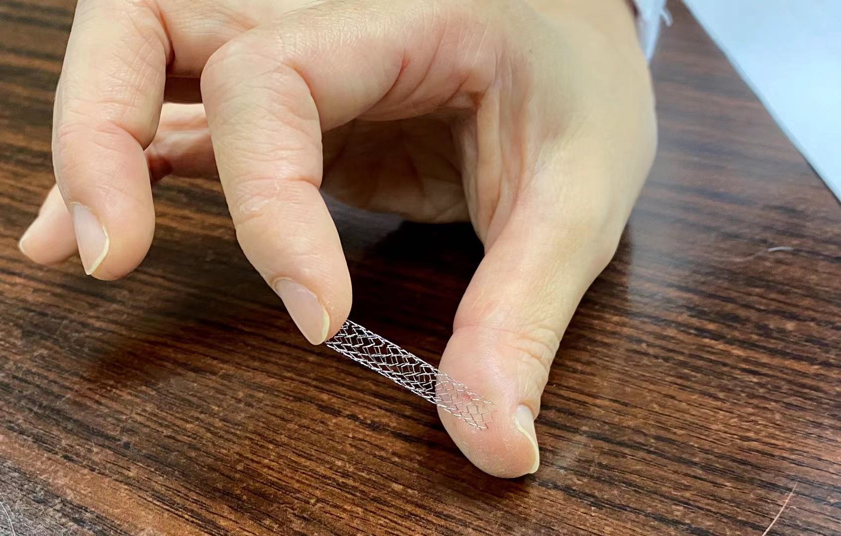 植入后留在血管内支撑的支架