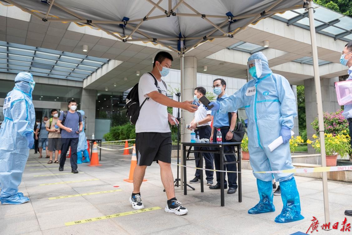 广州举行疫情防控实战演练模拟跨区转运集中隔离300人