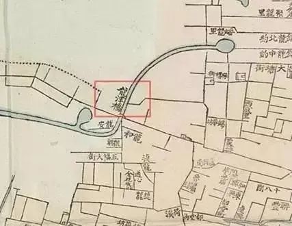 1860年地图依旧可见龙津桥,大概位于龙津路芦排里西面,今荔湾酒家附近