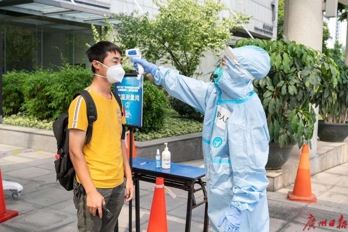 广州举行疫情防控实战演练模拟跨区转运集中隔离300人