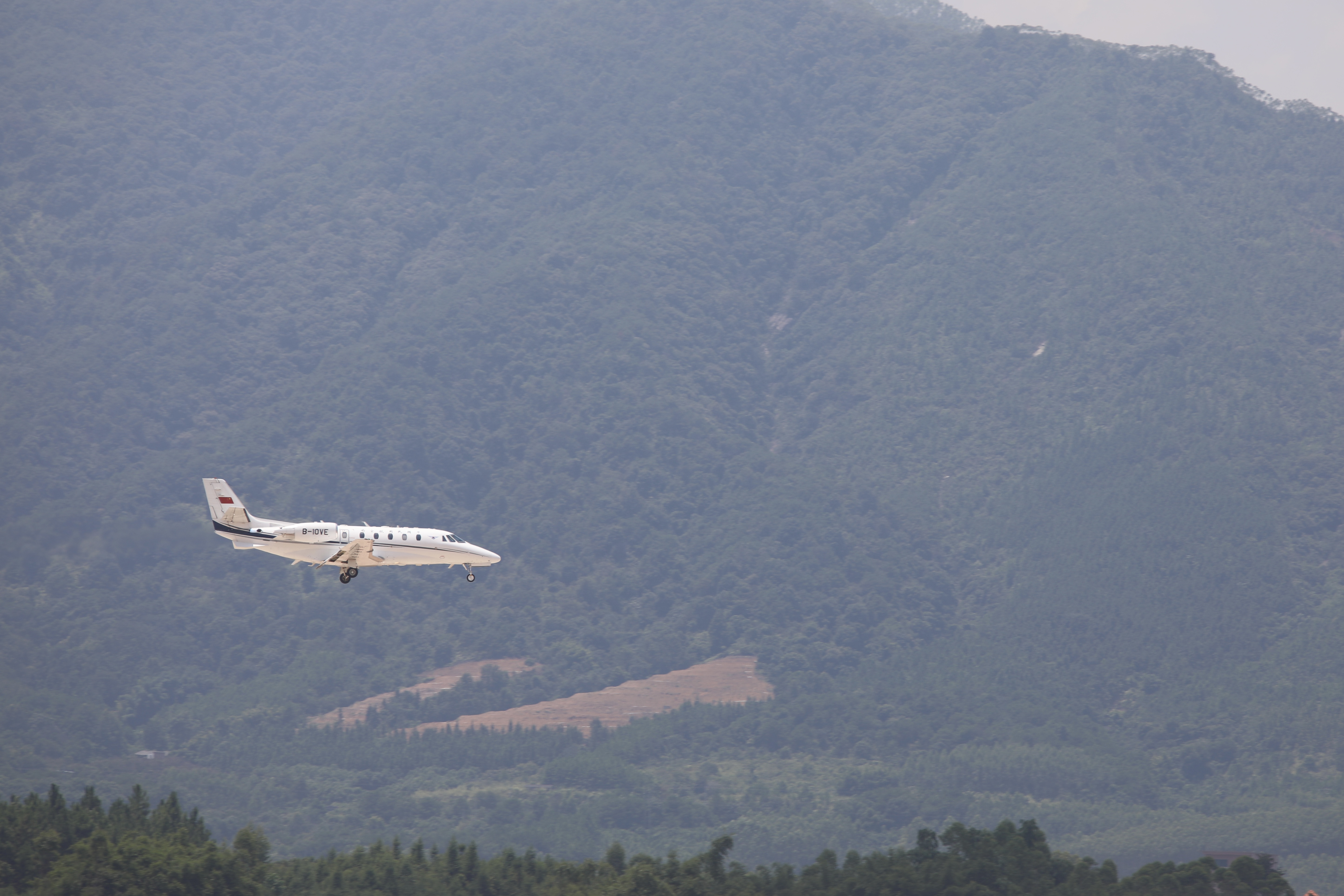 一次校飞的韶关丹霞机场,位于韶关市西北方向的乳源瑶族自治县桂头镇