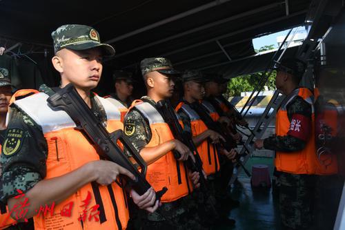 近日,广东湛江,茂名,阳江海警局组织舰艇编队,奔赴粤西某海域开展多