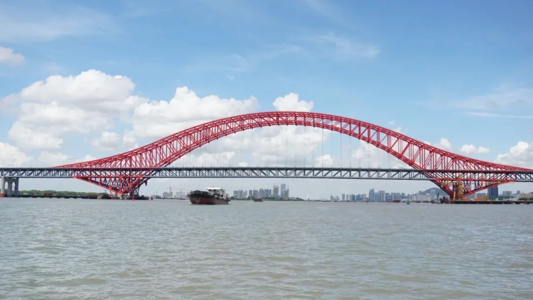 渡船航行路线与明珠湾大桥平行