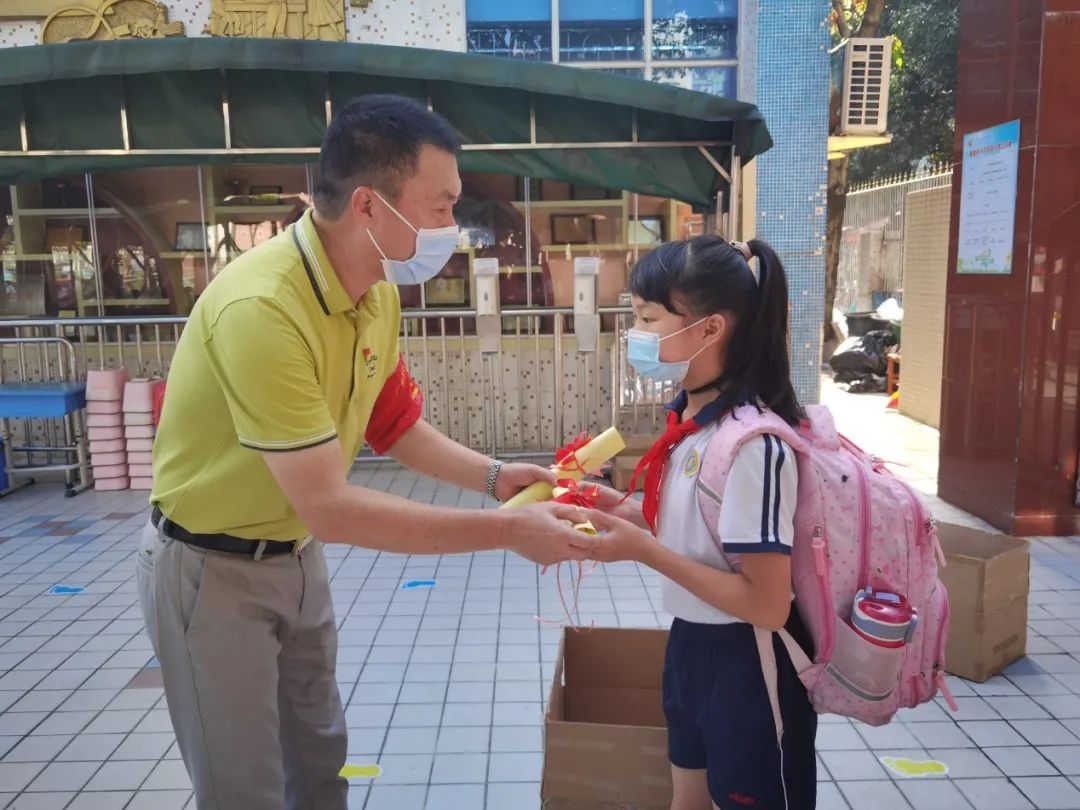 開學啦,聚德東小學孩子們收到了