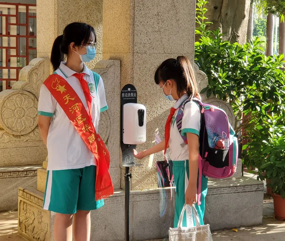 华融小学萌娃这样度过特别的"开学第一课"