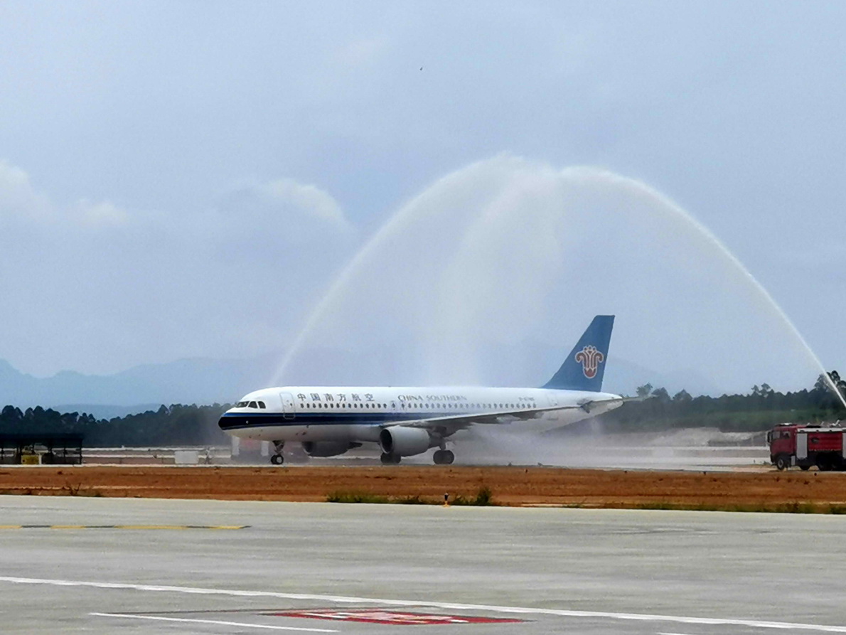 视频|历史性跨越!韶关丹霞机场试飞成功!