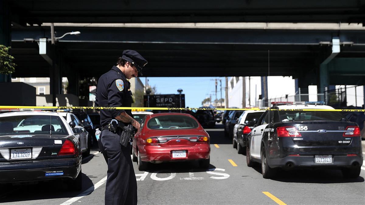 美媒称,旧金山警察局准备给最危险帮派分子发钱,每个月可以领300美元