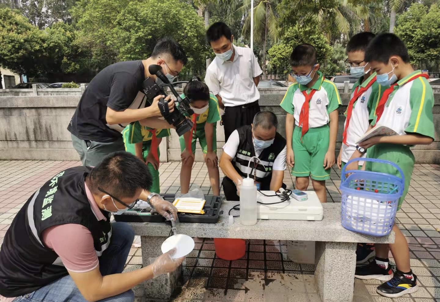 河涌水质怎样测学生仔河涌旁上了一堂生态文明课