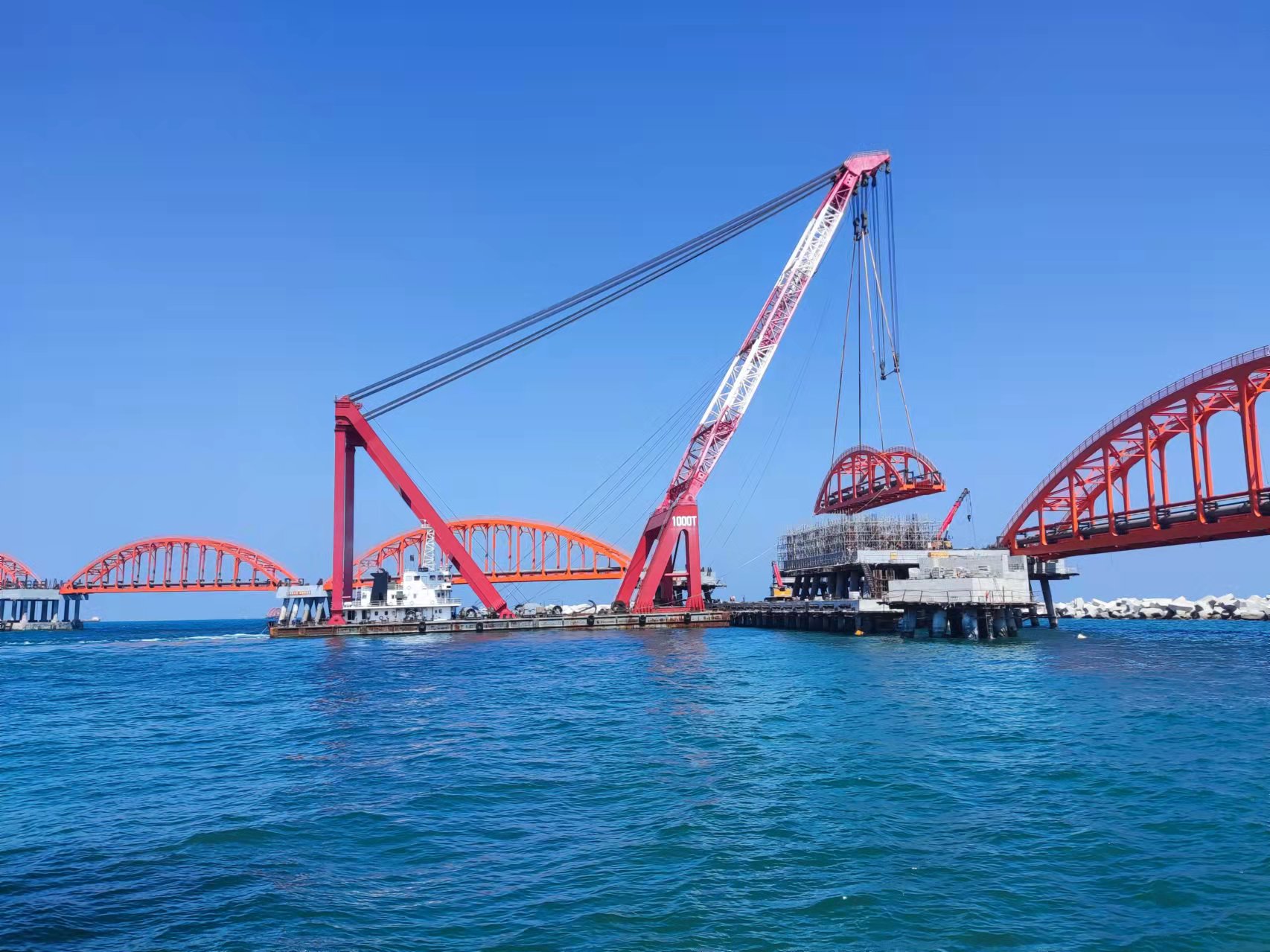 广东石化原油码头钢引桥贯通