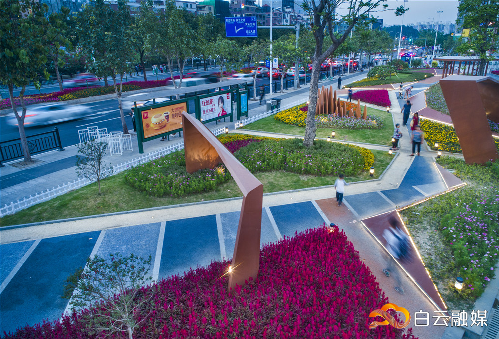 碧水蓝天下,流溪河上白鹭飞,跃进河边悠然垂钓者众,大源村的孩子在