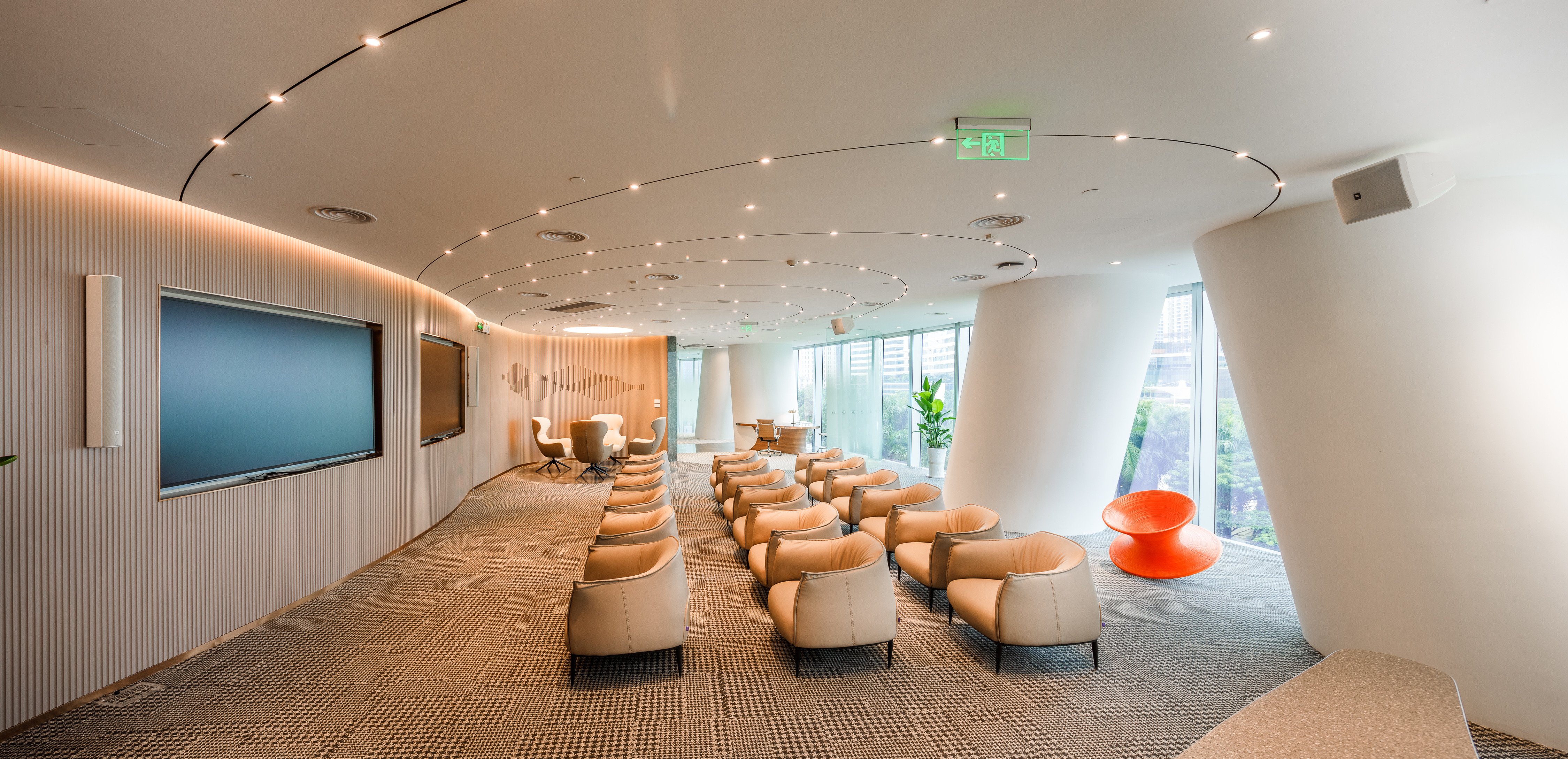 友邦保险携“AIA U Center”亮相广州CBD地标，打造“保险企业家孵化基地”