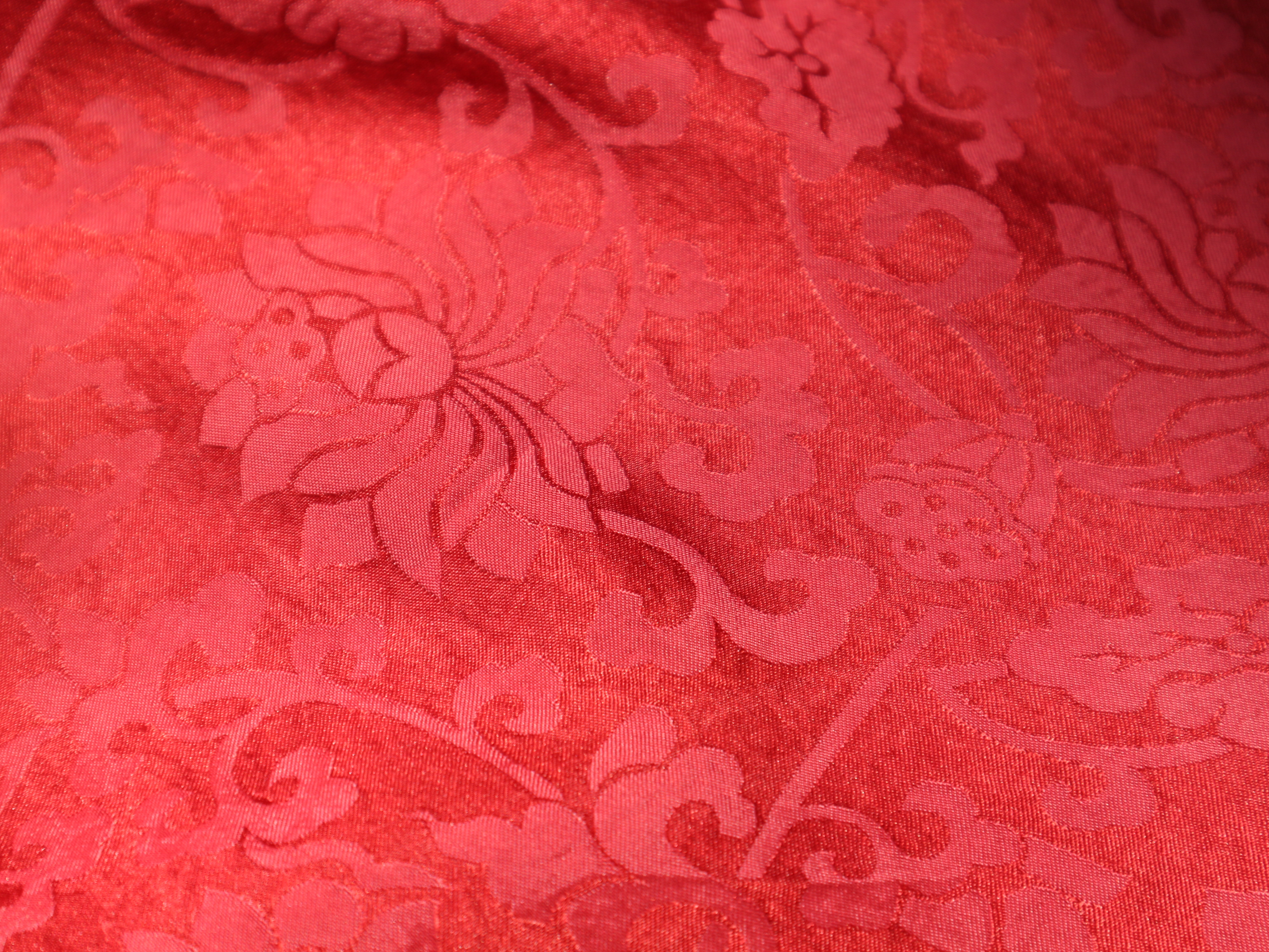 月白 蜜合 杨妃 银鼠……这个展览里 有《红楼梦》的43种颜色