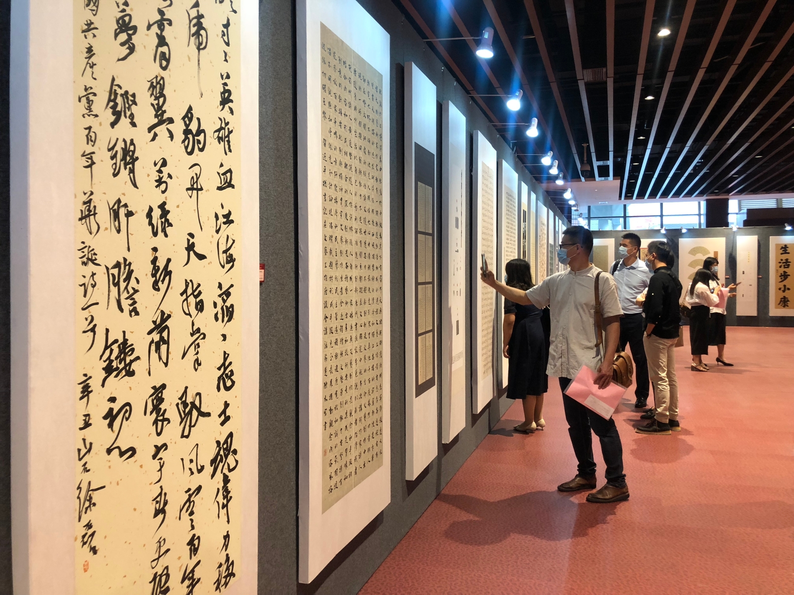 67来看展百年华诞翰墨薪传第二届广东省教师书法作品展开幕