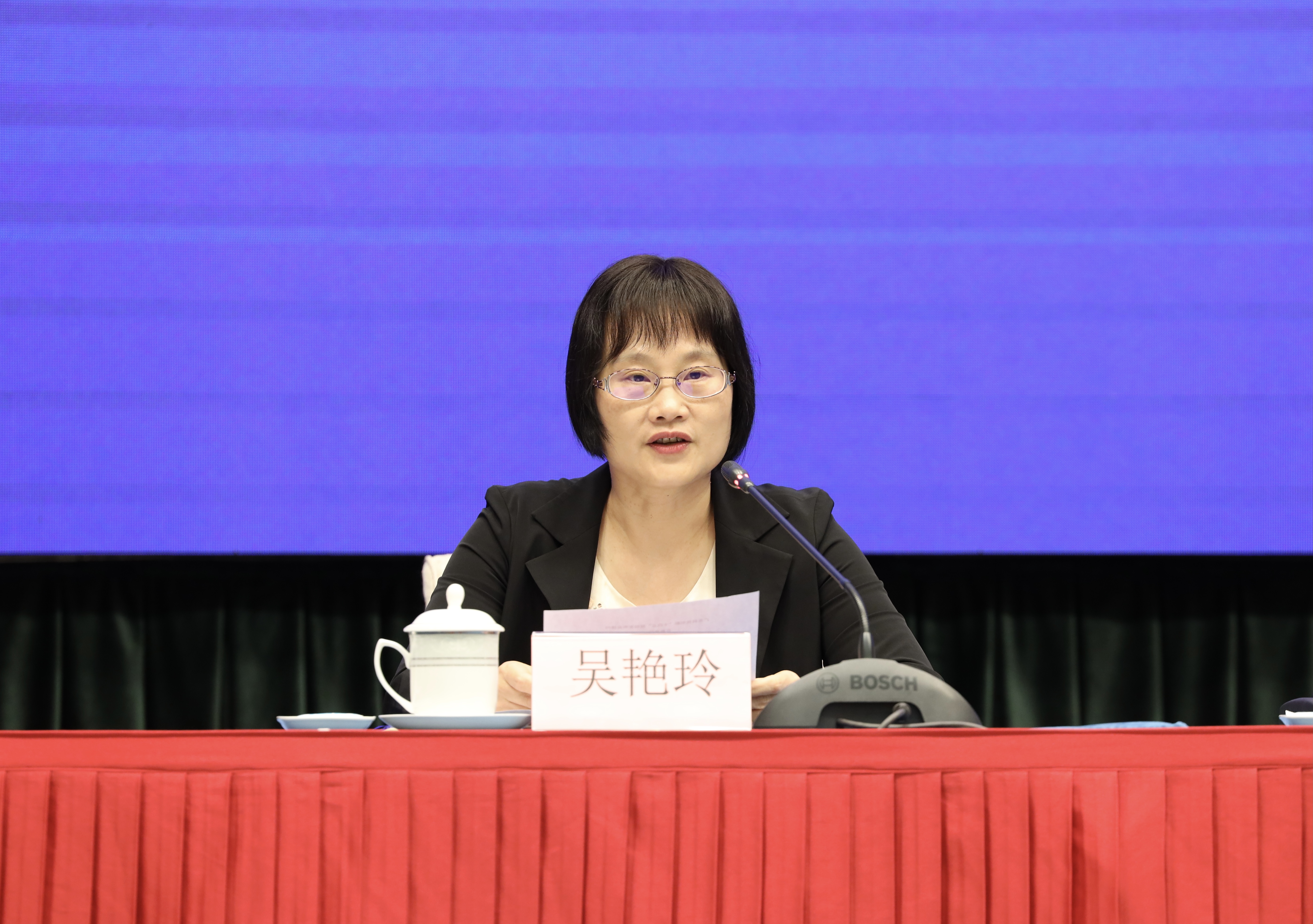 10月13日,省教育厅二级巡视员吴艳玲在省新闻