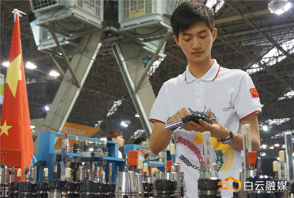 张志坤工作照片 (2)