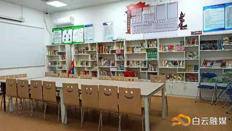 不少社区的居民活动场所,在进行提升优化后,被拓展为“四点半学堂”“紫薇人家”“党建书吧”“国学课堂”等特色平台。