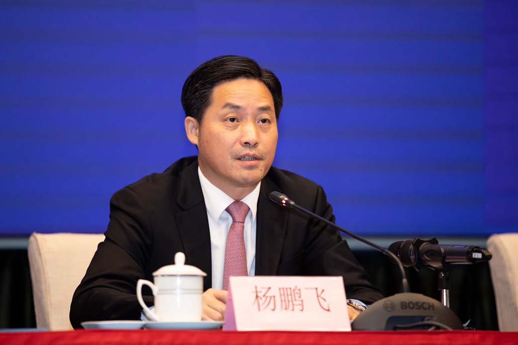 发布会上,省政府副秘书长,新闻发言人,省政务服务数据管理局局长