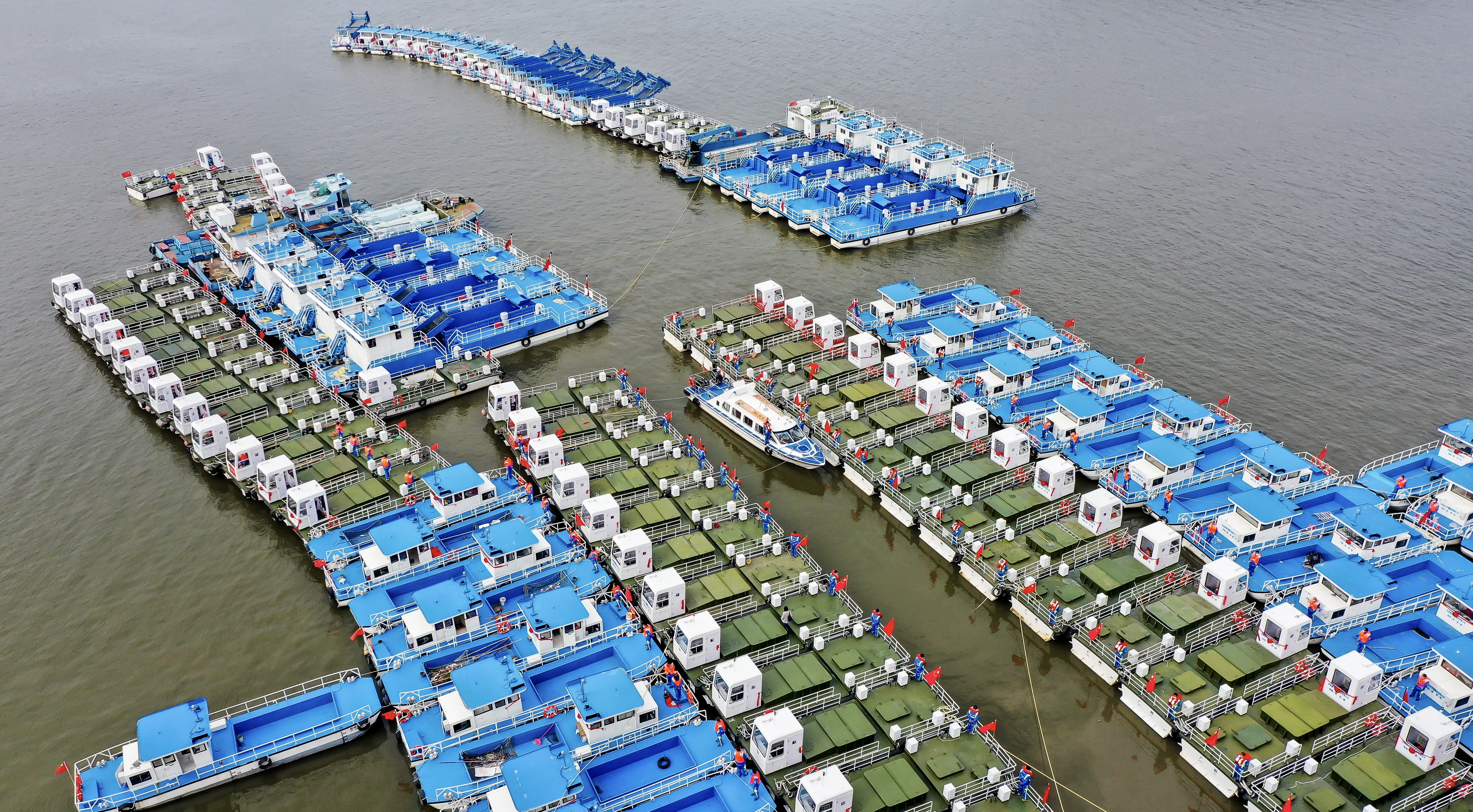 广州173艘新型水面保洁船上岗