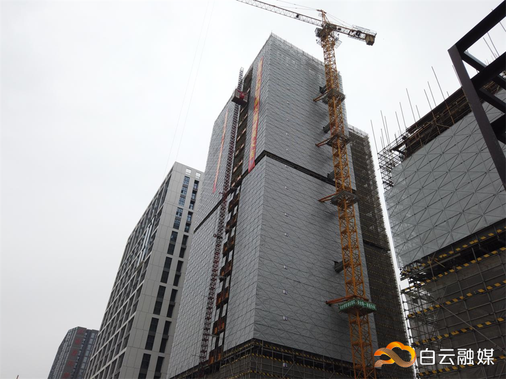 亿凯电子科技项目B、C栋已封顶 亿凯电子科技项目B、C栋已封顶