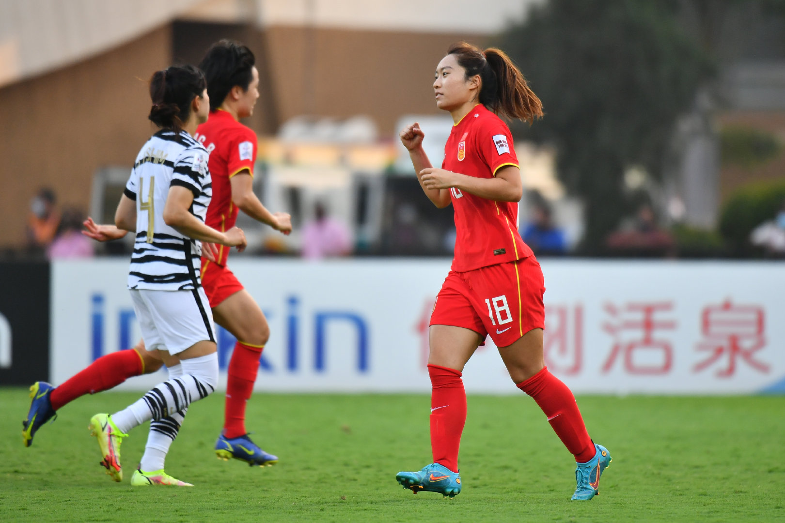 绝杀！中国女足3比2韩国队，获本届亚洲杯冠军 | 每经网