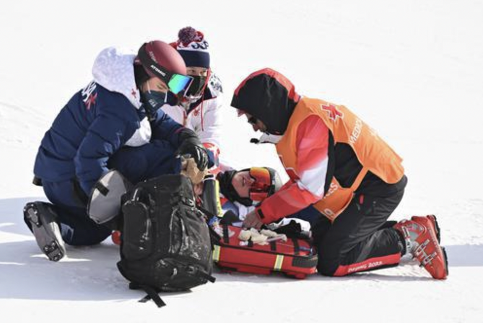 滑雪受伤的名人图片