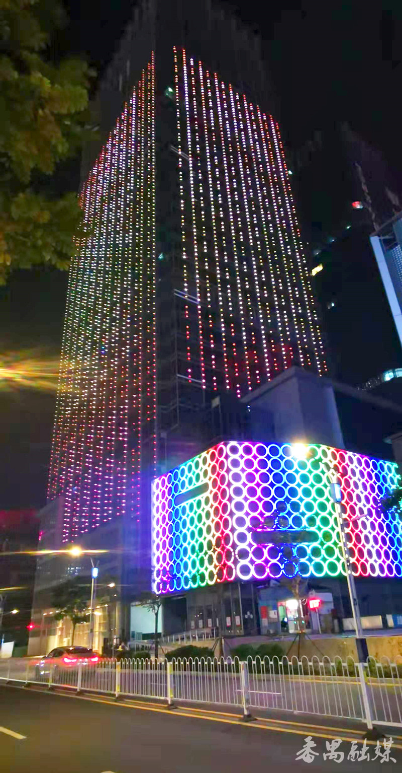 万博商圈的夜也是彩色的