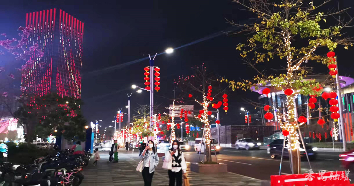 闪烁的灯饰景观让人流连忘返