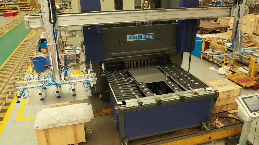 智能折弯中心.jpg 图片