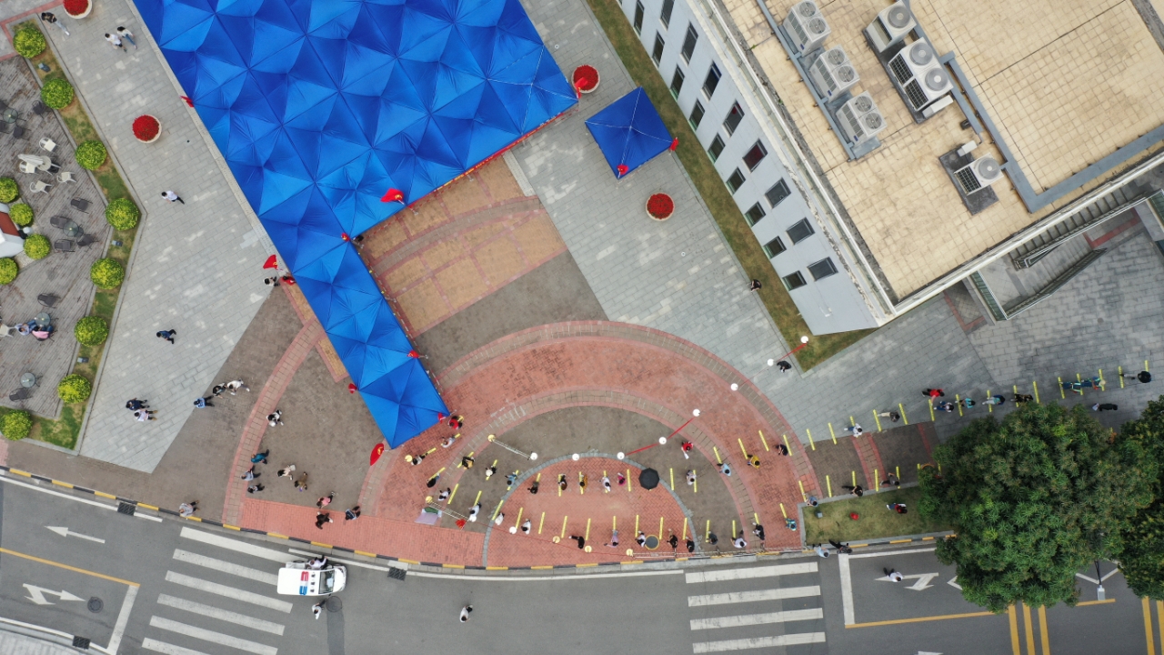 广州市黄埔区云埔街道科技企业加速器园区核酸检测点秩序井然 肖昆华 摄