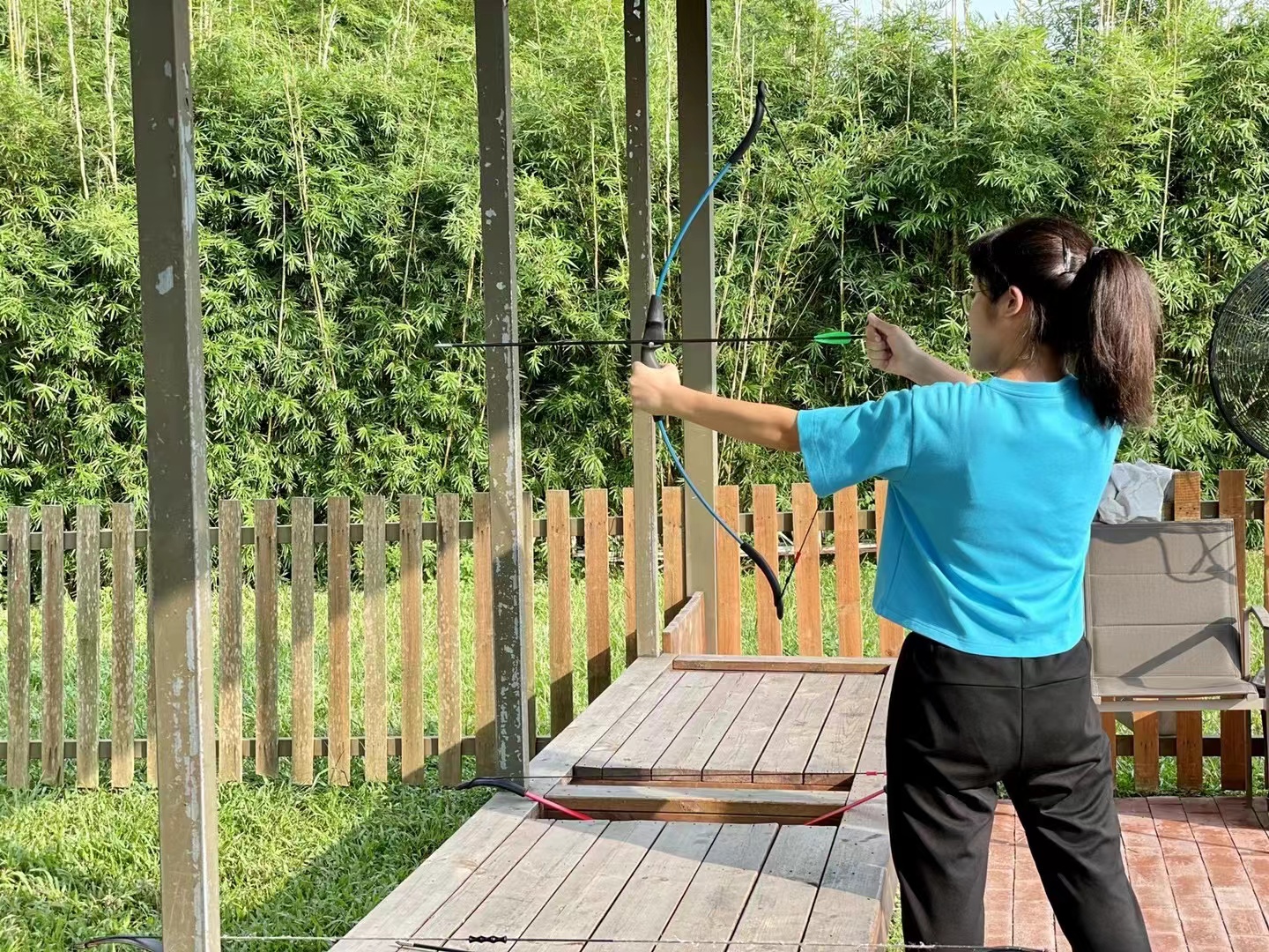 北纬23°8′森林营地草坪射箭