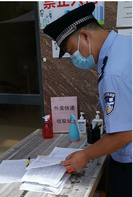 李连刚深入一线检查隔离酒店。