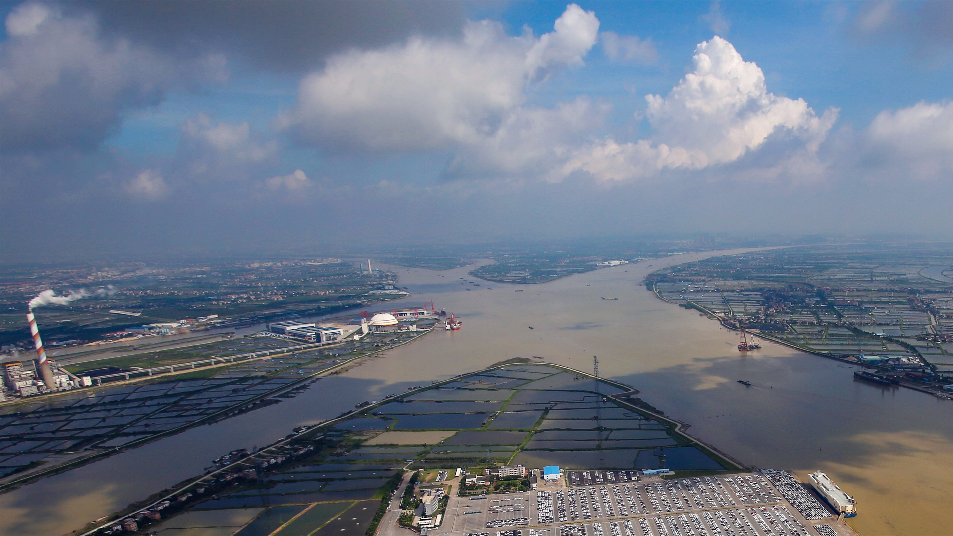 2014年6月1日,从南沙沙仔岛方向俯瞰狮子洋,还是一片沙田。
