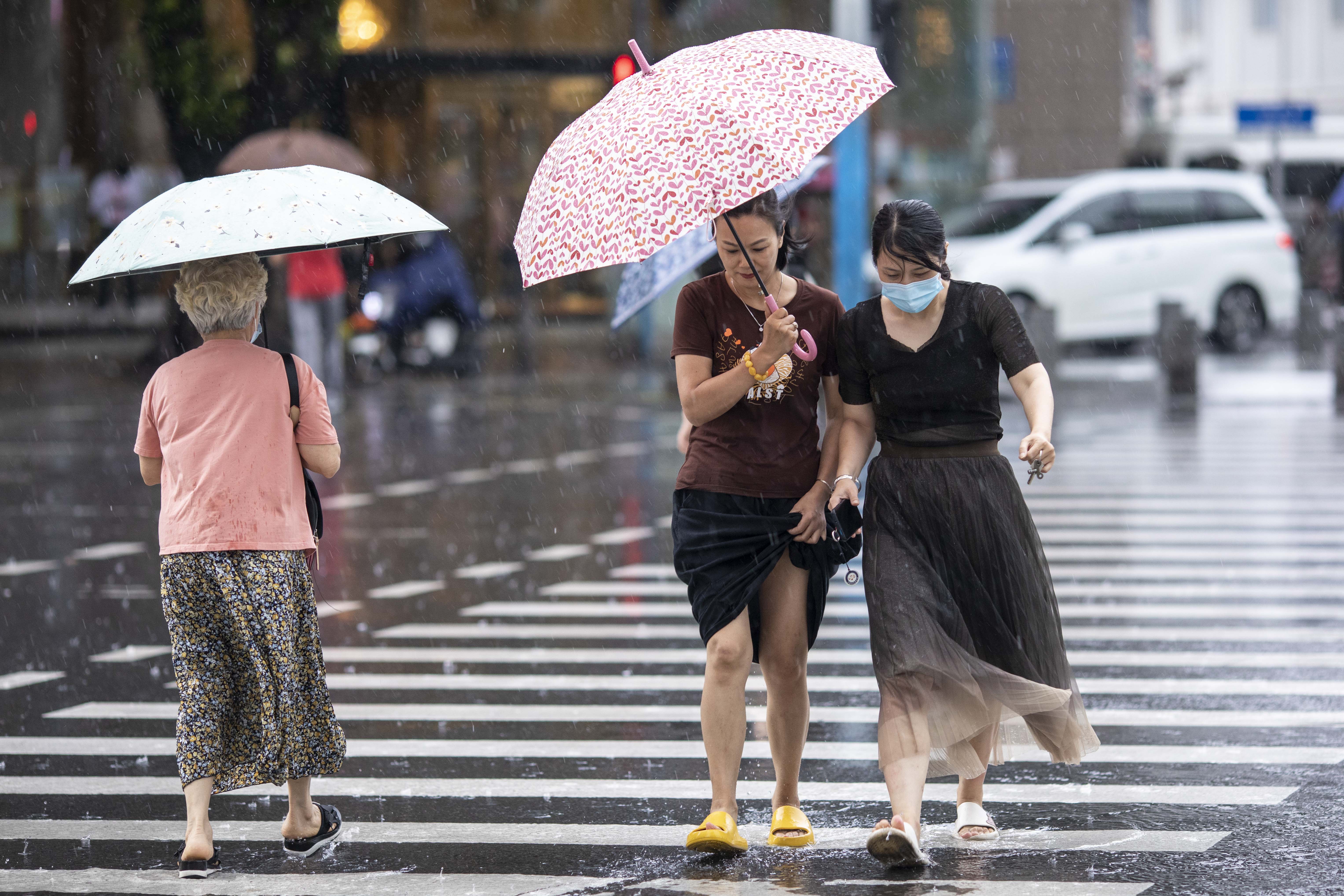 广州启动气象灾害（暴雨和雷雨大风）Ⅳ级应急响应 5701