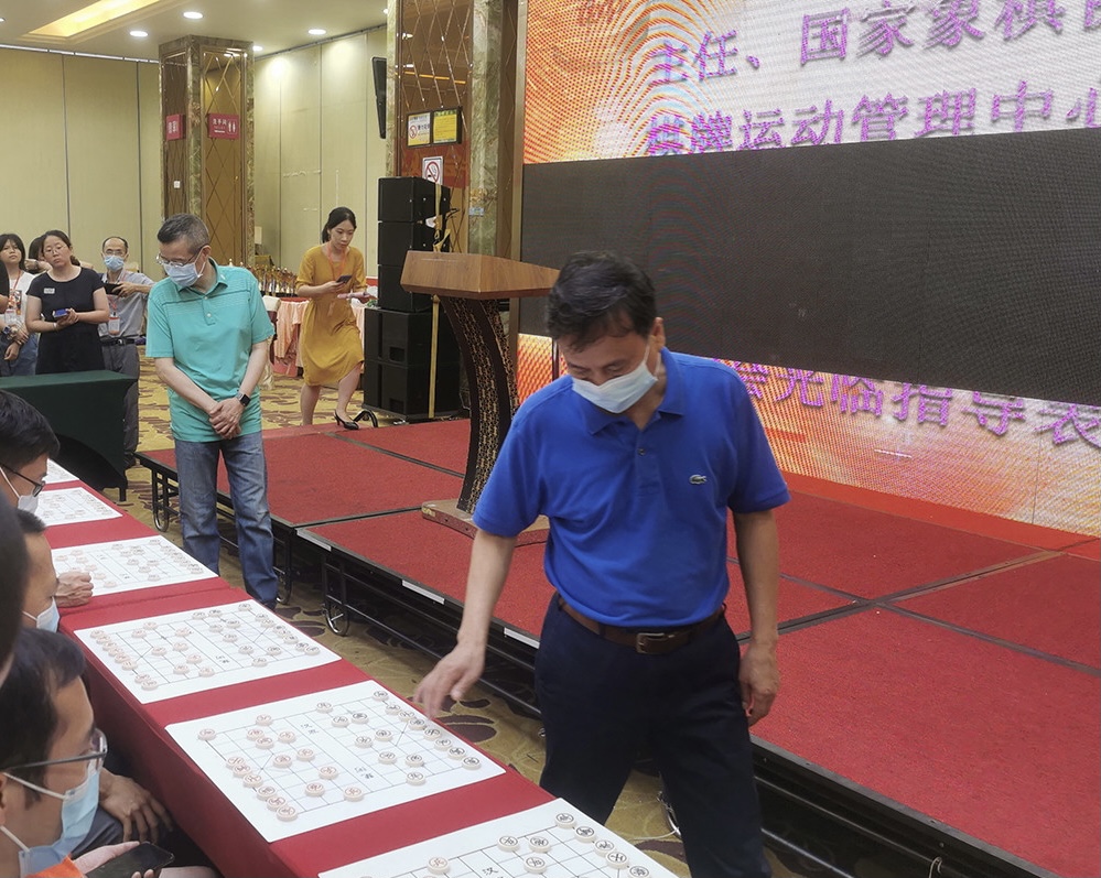 象棋特级大师吕钦亮相番禺“车轮大战”
