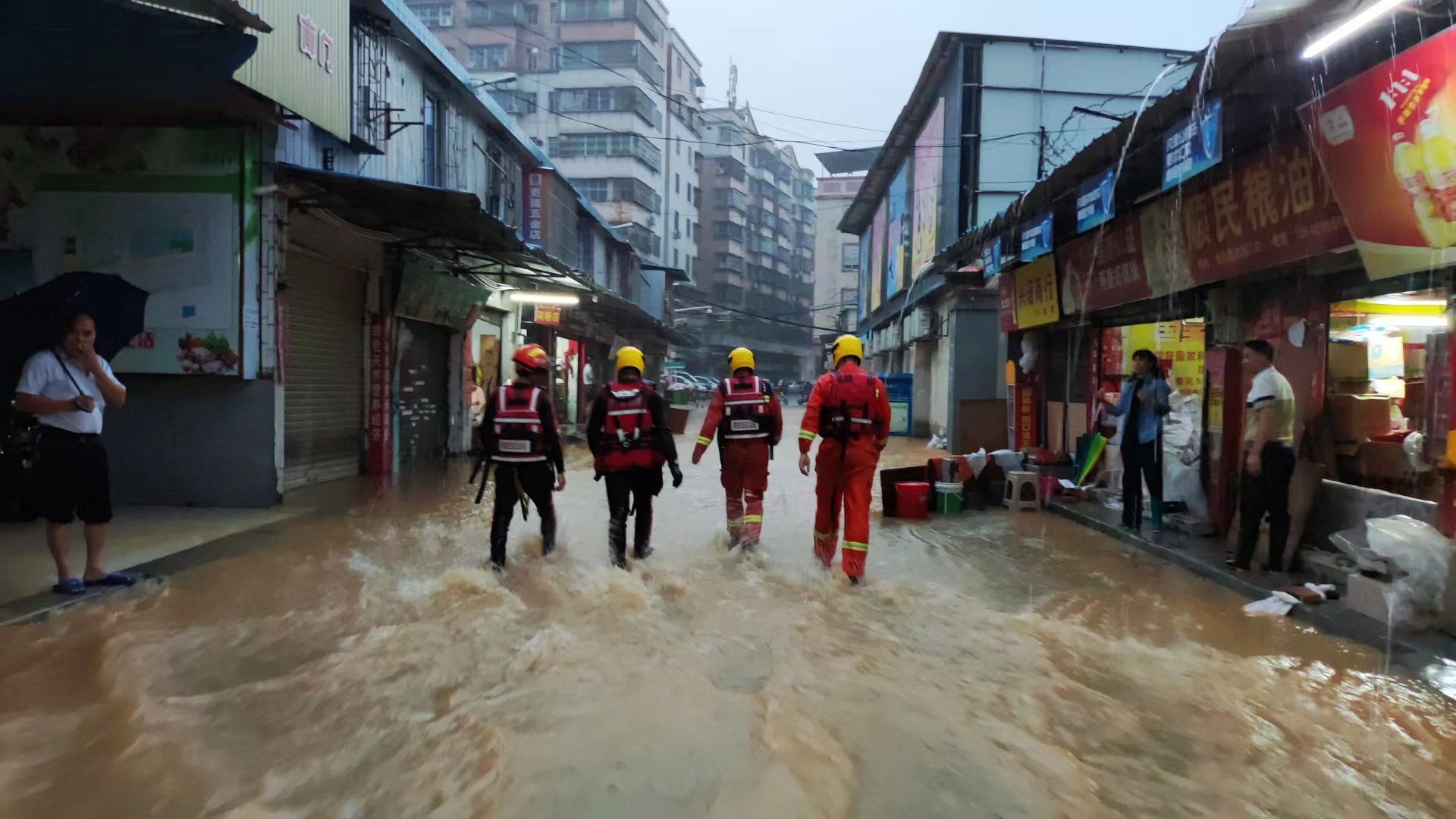 广西等8省份强降雨已致176万人受灾、9人死亡5人失踪_热点