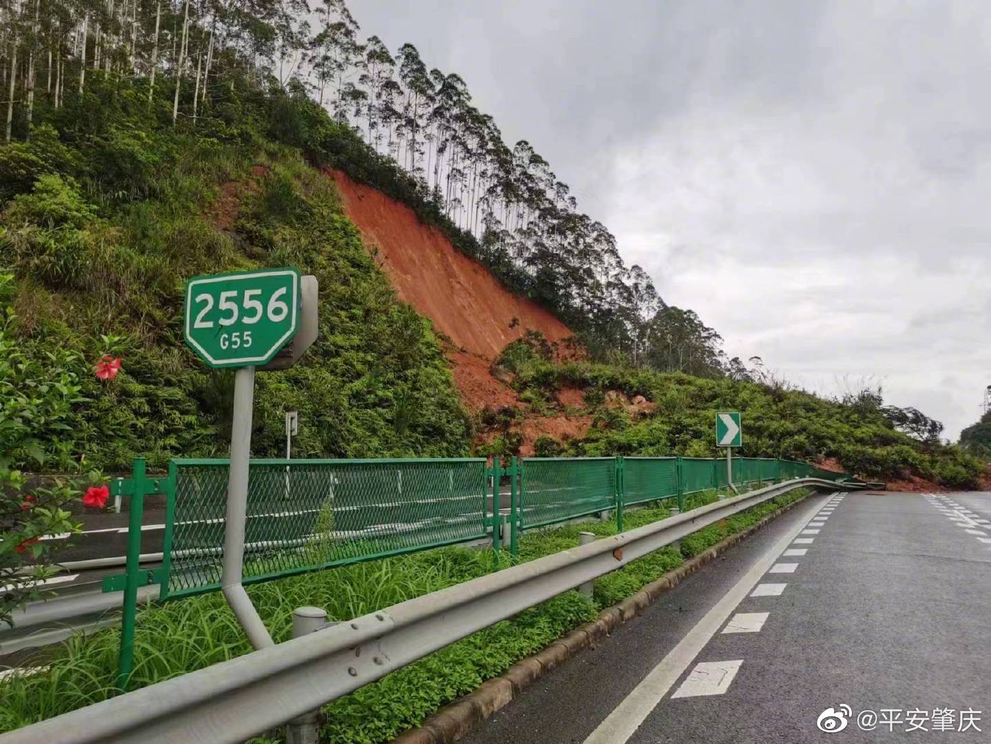 G55二广高速路面坍塌事故初步原因查明_卡车之家