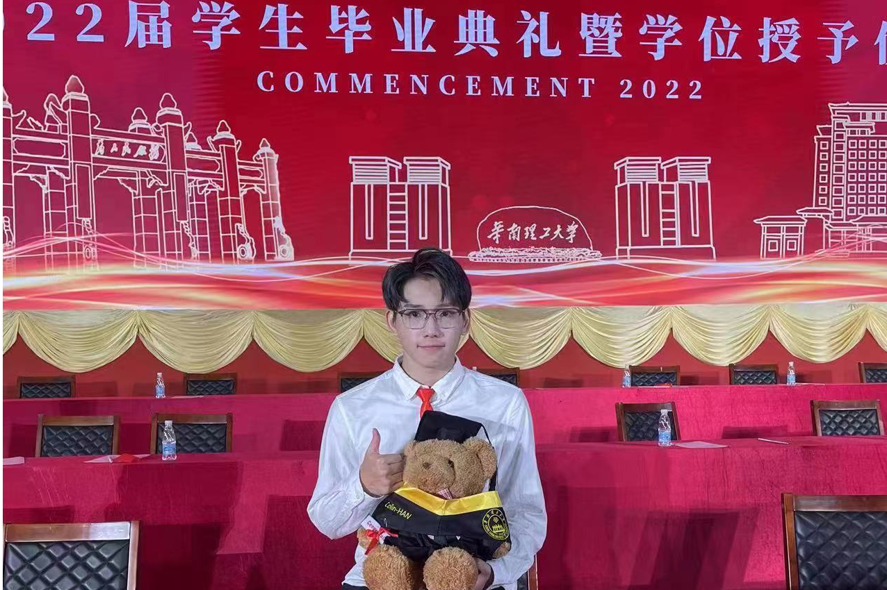 陈梓涵参加毕业典礼2（增加）