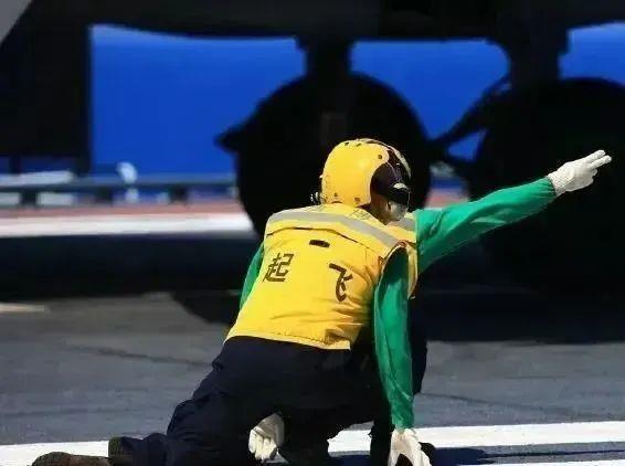 黄马甲——最炫"航母style"