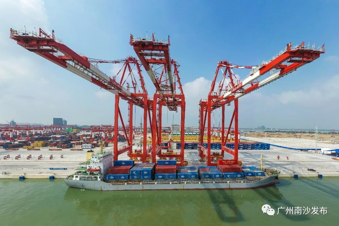 全球首个江海铁多式联运全自动化码头在南沙投入运行