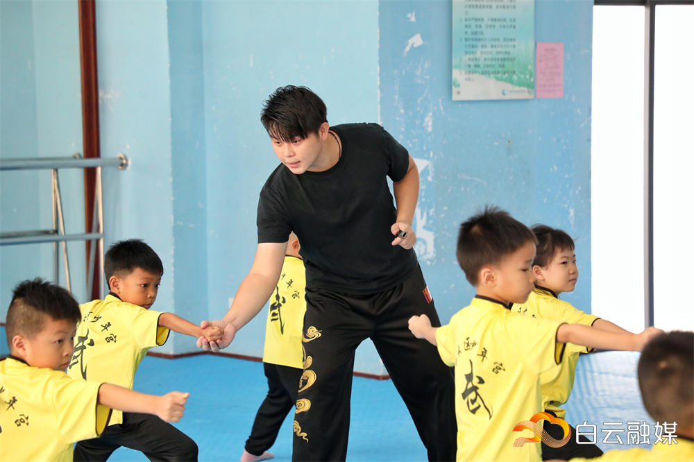 044A1981-01 044A1981-01