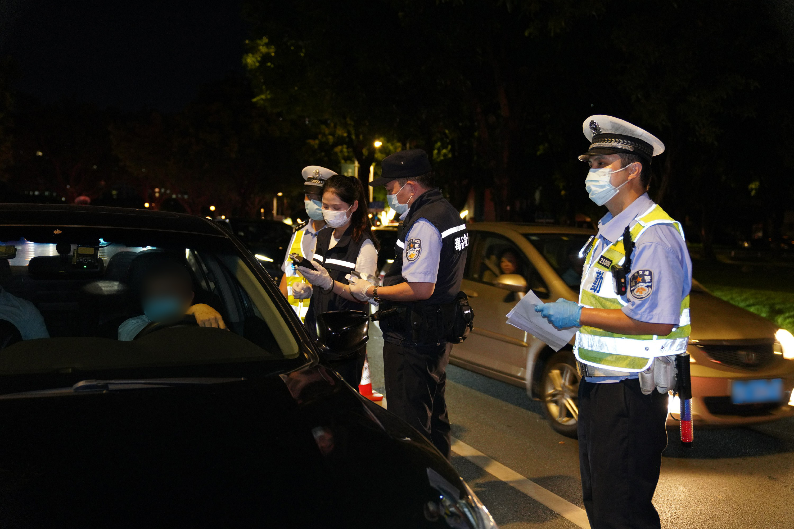 广州警方禁毒专项行动出动6.5万人,成功拦截境外毒品一批