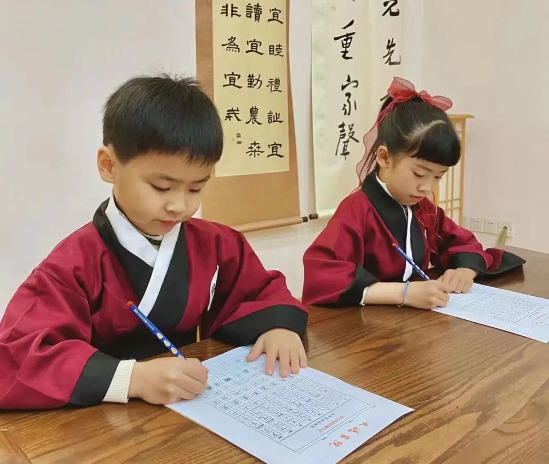 惊讶!免费领取精品书法课,每天10分钟,让孩子练出一手好字,为卷面加分!
