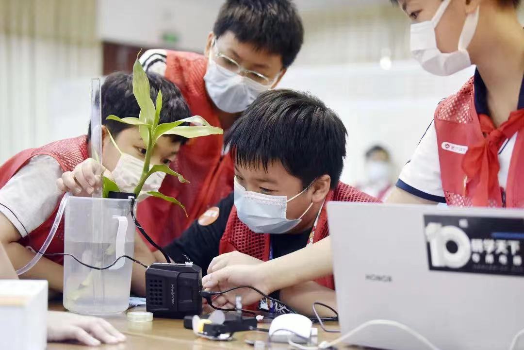 走读广州主题研学团参观广东省科学智能制造研究所