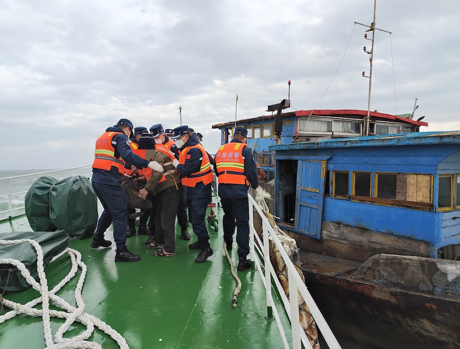 快船艰难应对约基奇内线统治力比赛关键时刻频频受压